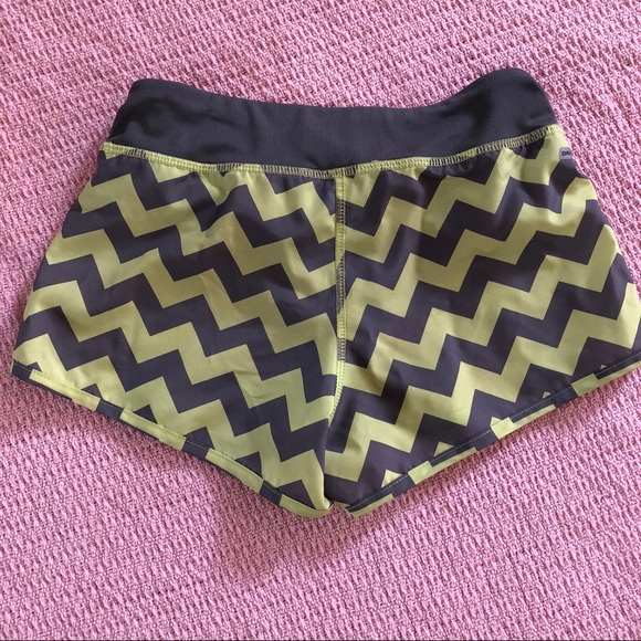 Girls shorts. Size SMALL - Picture 4 of 7
